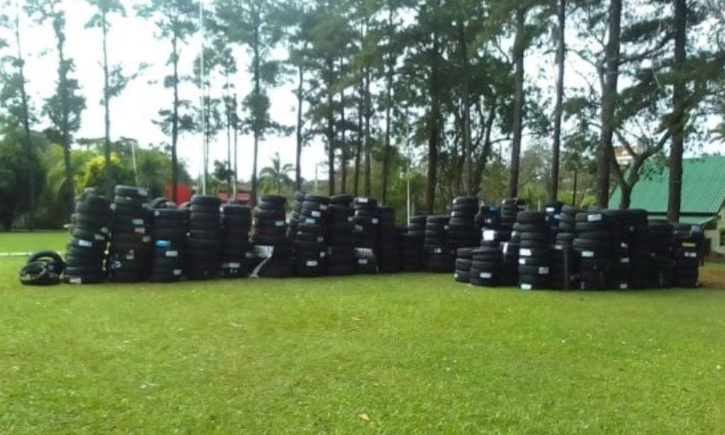 Incautan millonario cargamento de neumáticos en Puerto Iguazú.