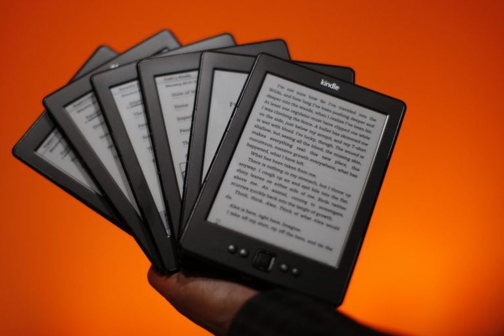 Los ebooks se pueden leer en tablets especiales o en computdores. (Foto:David McNew/Getty Images/AFP)