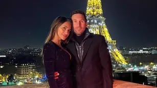 Leo Messi y Antonela Roccuzzo disfrutaron de una cena romántica con la Torre Eiffel de fondo