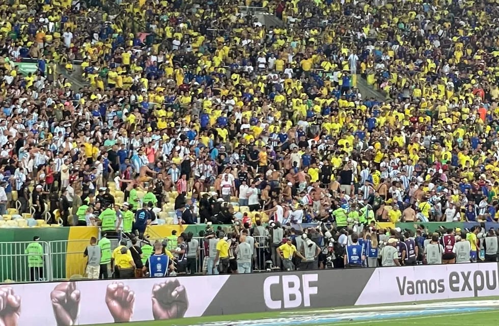 Aficionados jujeños fueron testigos de la tensión que se vivió en el estadio Maracaná este martes cuando un serio disturbio estalló entre hinchas brasileños y argentinos en una tribuna.