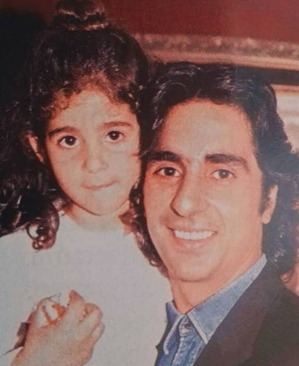 Alba Flores junto a su padre, Antonio.