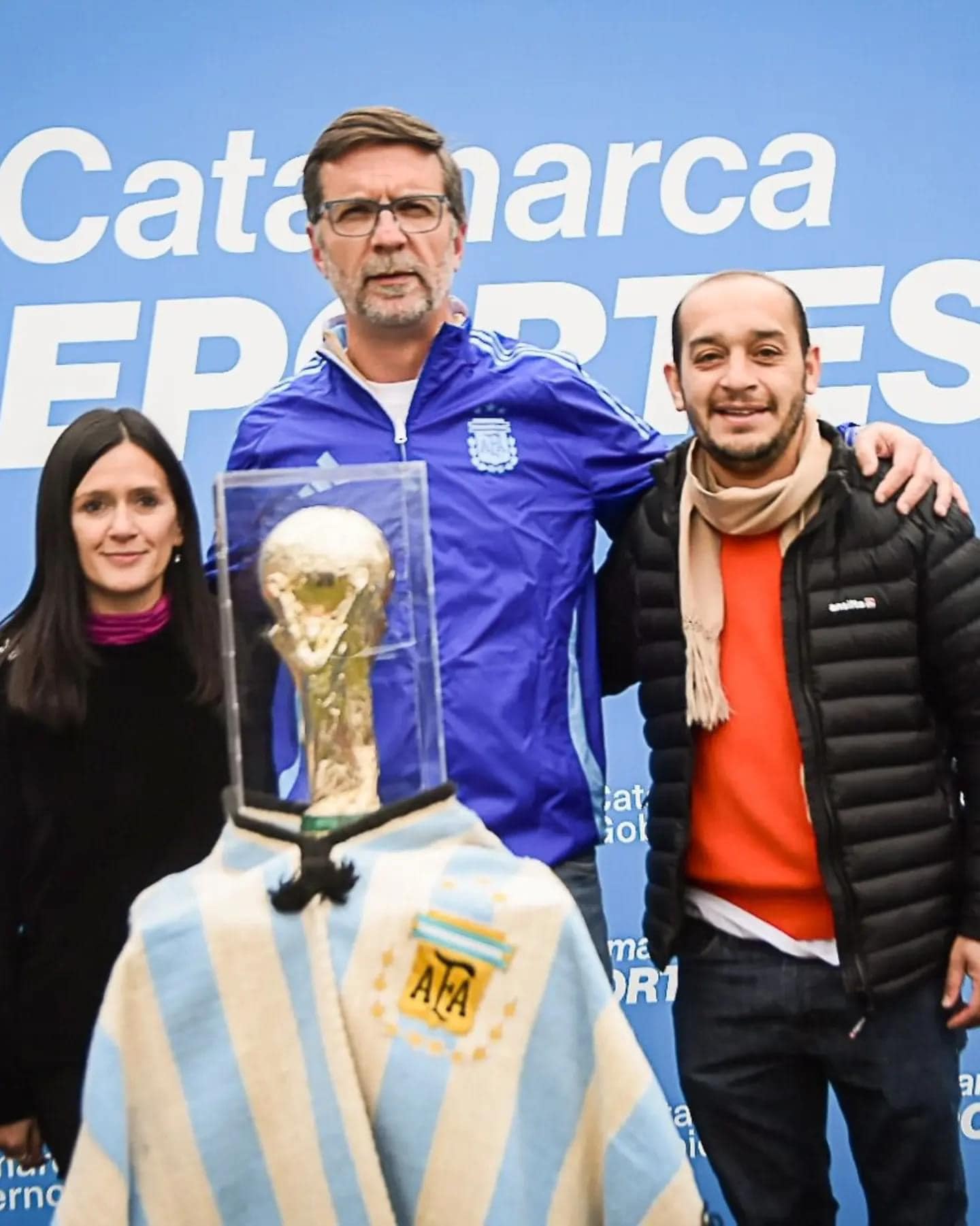se presentaron en el Predio Ferial Catamarca ayer domingo la Copa América, Finalissima y la Copa del Mundo.