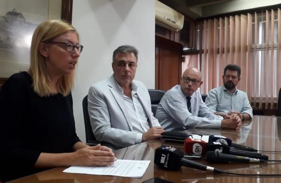 Amalia Galantti, Luis CAstellano Roberto Vitaloni y Germán Bottero, en la conferencia de prensa de esta mañana.