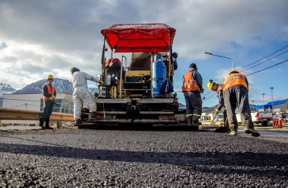 Ushuaia: repavimentan 240 metros lineales de la Avenida Héroes de Malvinas