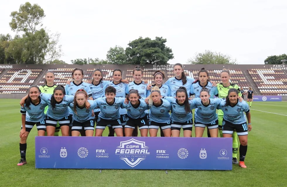 Presidente de Belgrano, el Luifa Artime felicitó al equipo femenino por una temporada inolvidable (Prensa Belgrano).