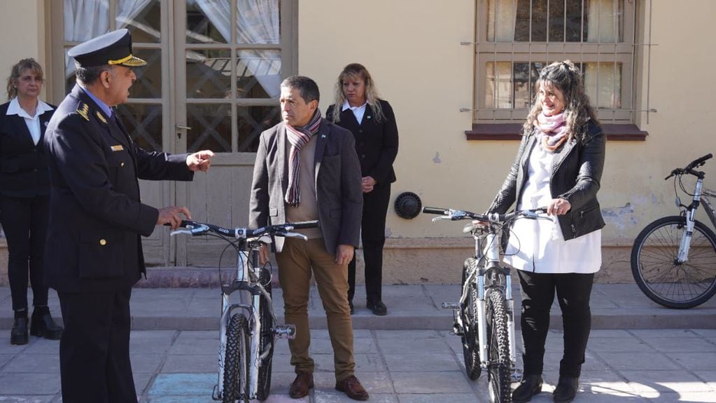 El Ministerio de Seguridad donó bicicletas para alumnos de cinco escuelas rurales en General Alvear.