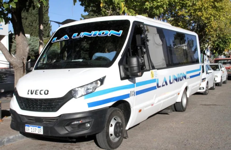 El minibus de La Unión que realizará el recorrido por Alvear ciudad.