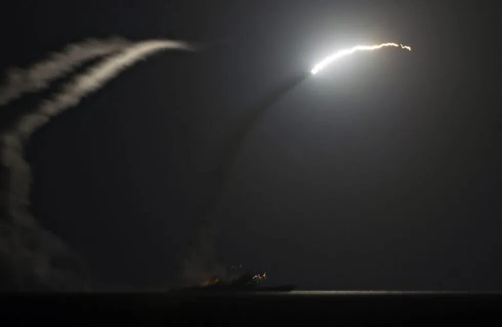 Algunos de los misiles lanzados por Estados Unidos durante el ataque contra una base au00e9rea del Gobierno sirio, el 07/04/2017. El presidente Trump ordenó el ataque y pidió a las 