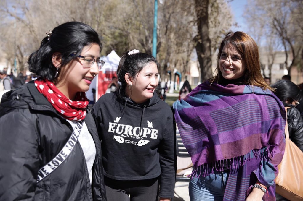 La titular del Inadi, Victoria Donda, dialogó con jóvenes quiaqueños durante su visita a la ciudad fronteriza jujeña.