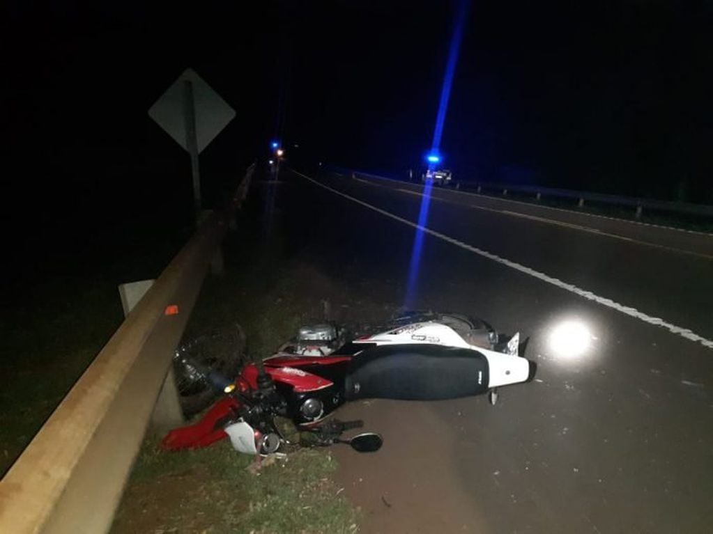 Accidente en Cerro Azul le costó la vida a un motociclista.