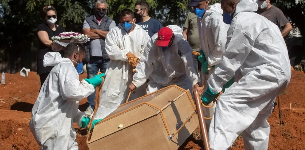 Brasil supera las 300.000 muertes por covid en trece meses de pandemia
