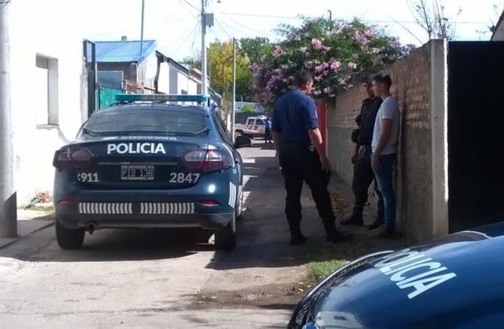 Hugo Acuña, auxiliar de la Policía de Mendoza, con prestación de servicios en la Comisaría 14ª de General Alvear, asesinó a su esposa.