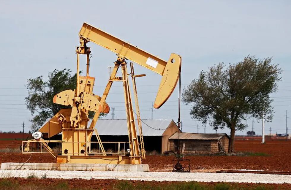 El barril del petróleo tiene valor negativo por primera vez en su historia. (EFE)