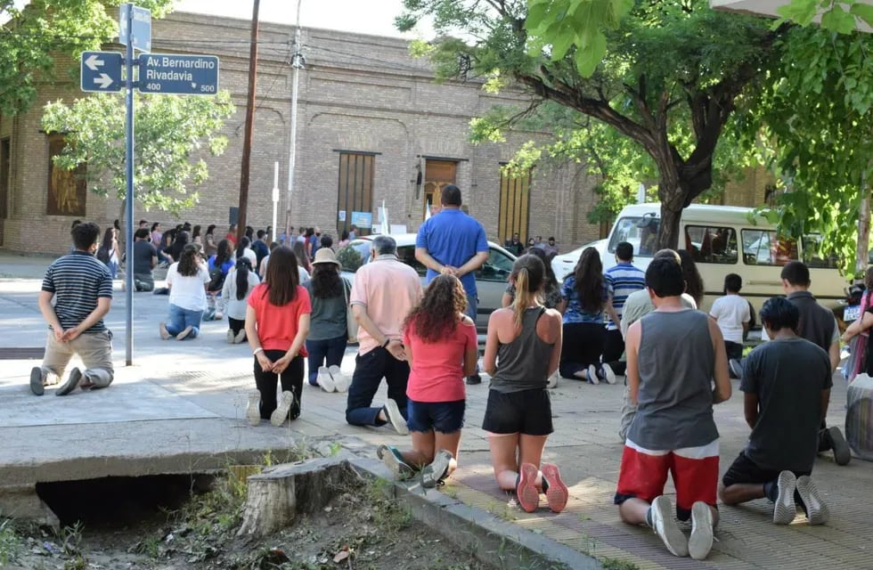 Fieles del sur mendocino se manifestaron en contra del cierre del seminario Santa María Madre de Dios. Foto / Facebook Firmes y Dignos.