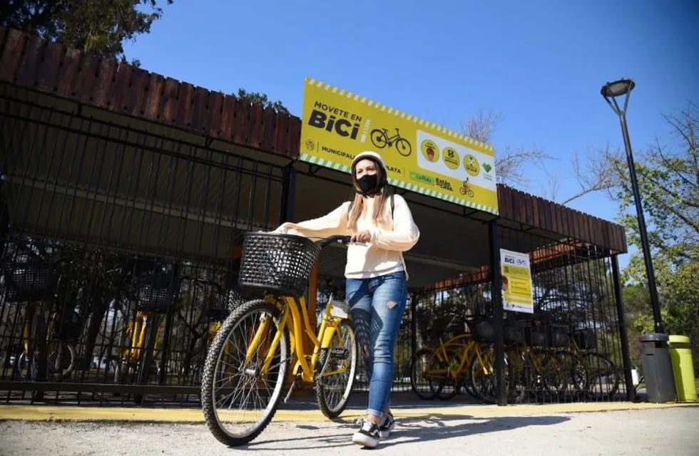 Abrieron una nueva estación de préstamo de bicicletas para trabajadores esenciales en el Parque San Martín (Municipalidad de La Plata)