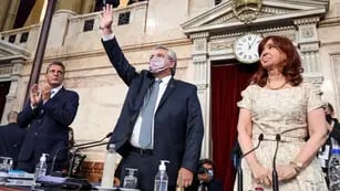 Alberto Fernández. Junto a Cristina Fernández y Sergio Massa, en Diputados, el lunes 1° de marzo. (Presidencia)