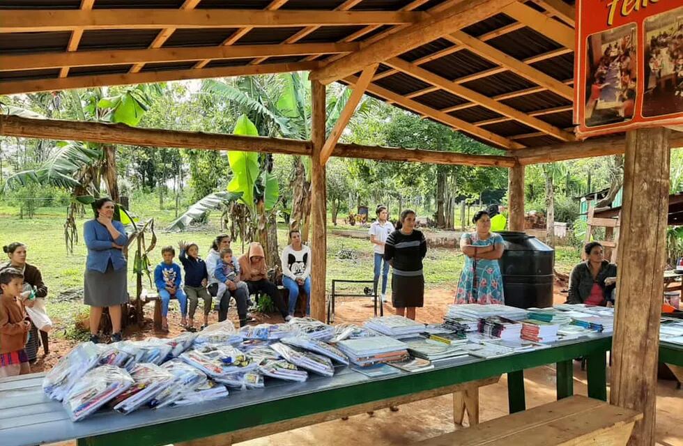 El merendero “Somos Felices” recibió kits de útiles escolares en Puerto Iguazú.