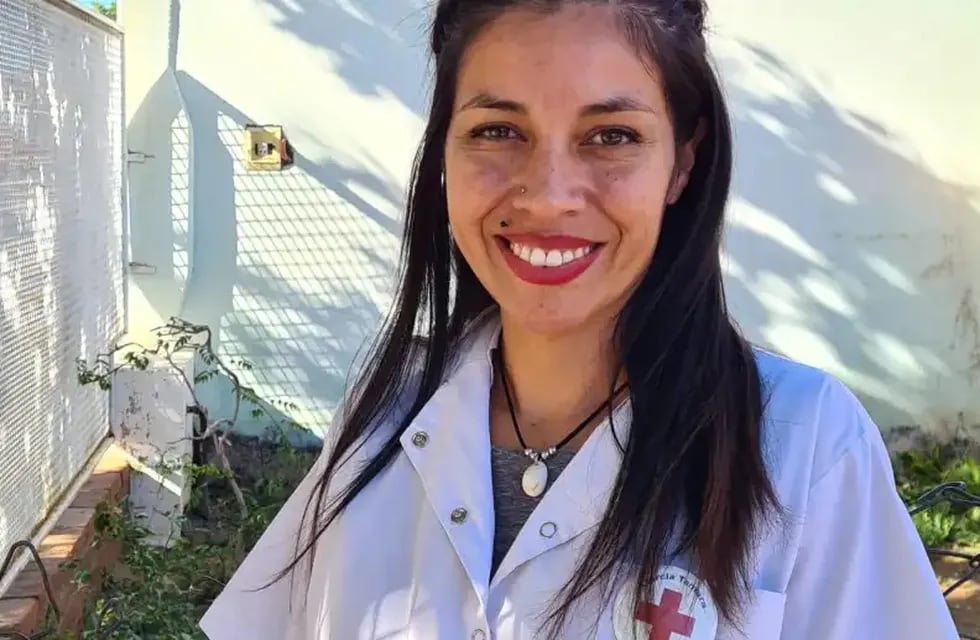 Tamara García es de Neuquén y tras muchos kilómetros recorridos, mudanzas y noches en carpa logró recibirse de enfermera.