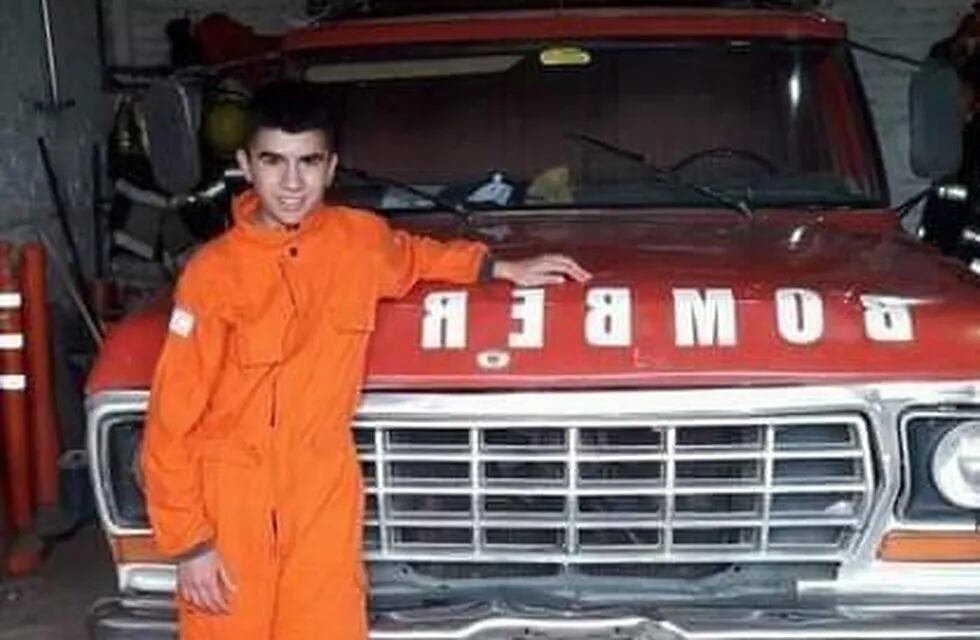 Joaquin Gimenez joven bombero de La Tordilla que salvo la vida de una menor