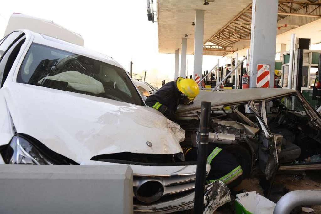 AUTOVÍA CÓRDOBA-RÍO CEBALLOS. Choque múltiple en el peaje de la ruta E-53 (José Gabriel Hernández/La Voz).