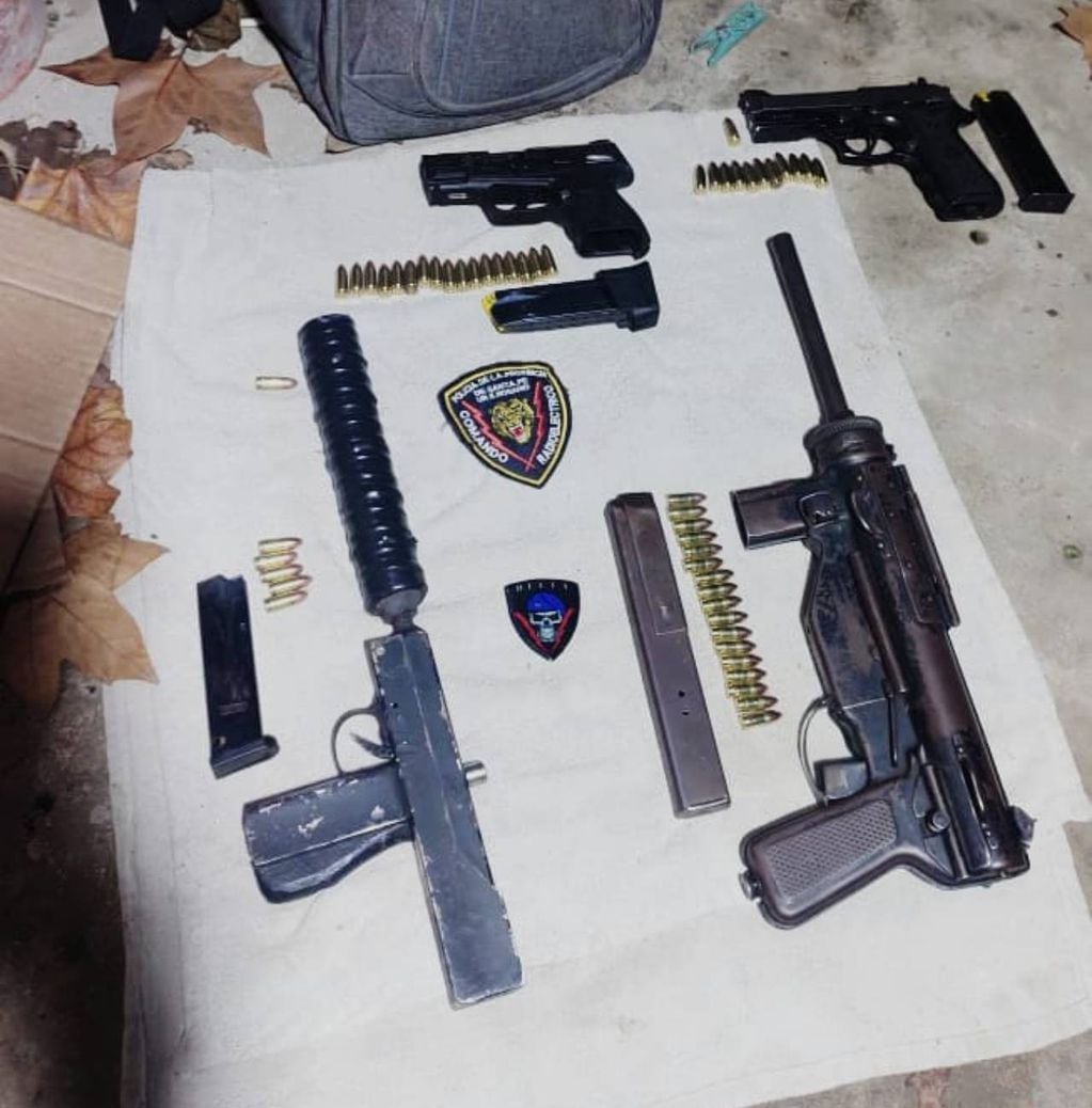 Las armas que tenían en su poder los detenidos por el ataque al policía