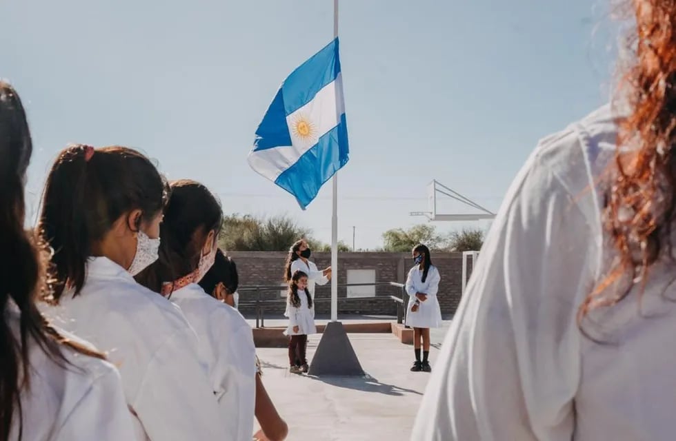 El acto oficial de comienzo del ciclo escolar 2022 fue en el nuevo edificio de la escuela Juan Ignacio Gorriti, en la localidad de La Chimbera, en 25 de Mayo.