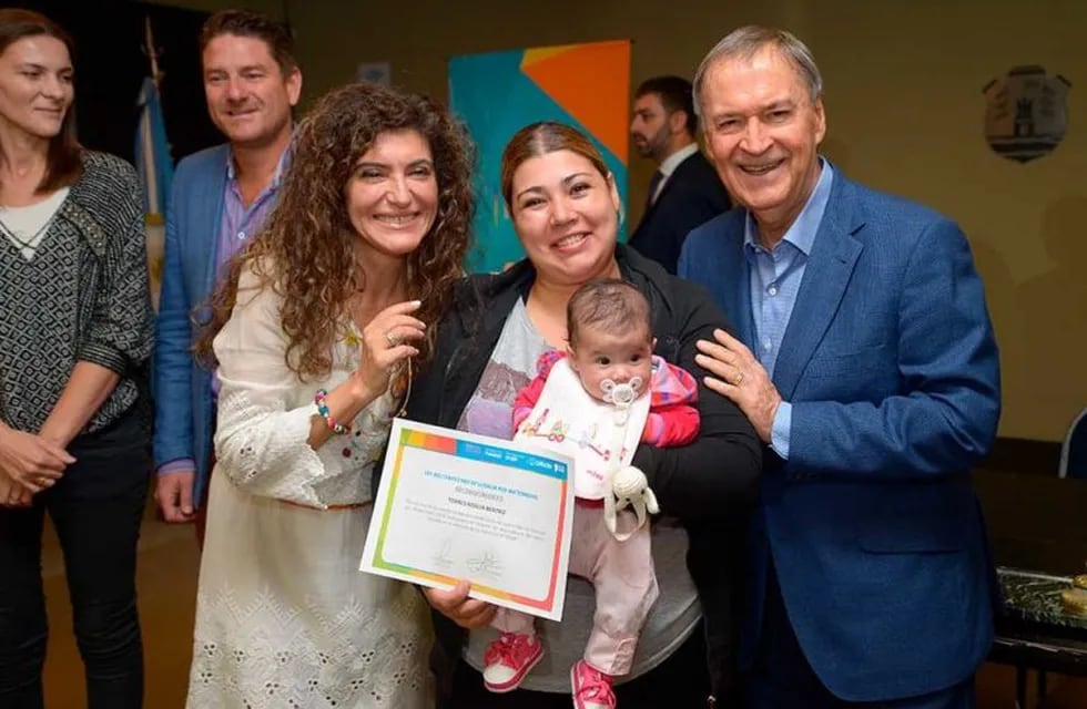 La Provincia aumentó el tope de la licencia por maternidad, lo anunció el gobernador, Juan Schiaretti. (Prensa Gobierno)