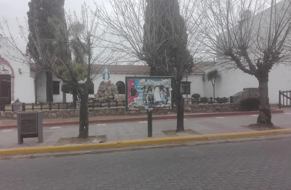 La Calera: cartel ubicado frente al municipio.