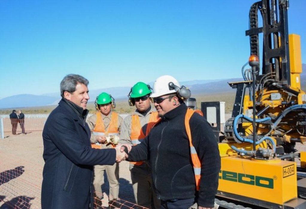 El gobernador Sergio Uñac inauguró la ampliación de la planta de energía solar.