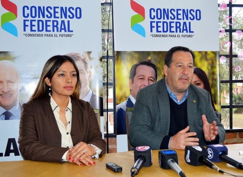 Ana Alarcón y Alejandro Snopek, los candidatos de Consenso Federal.