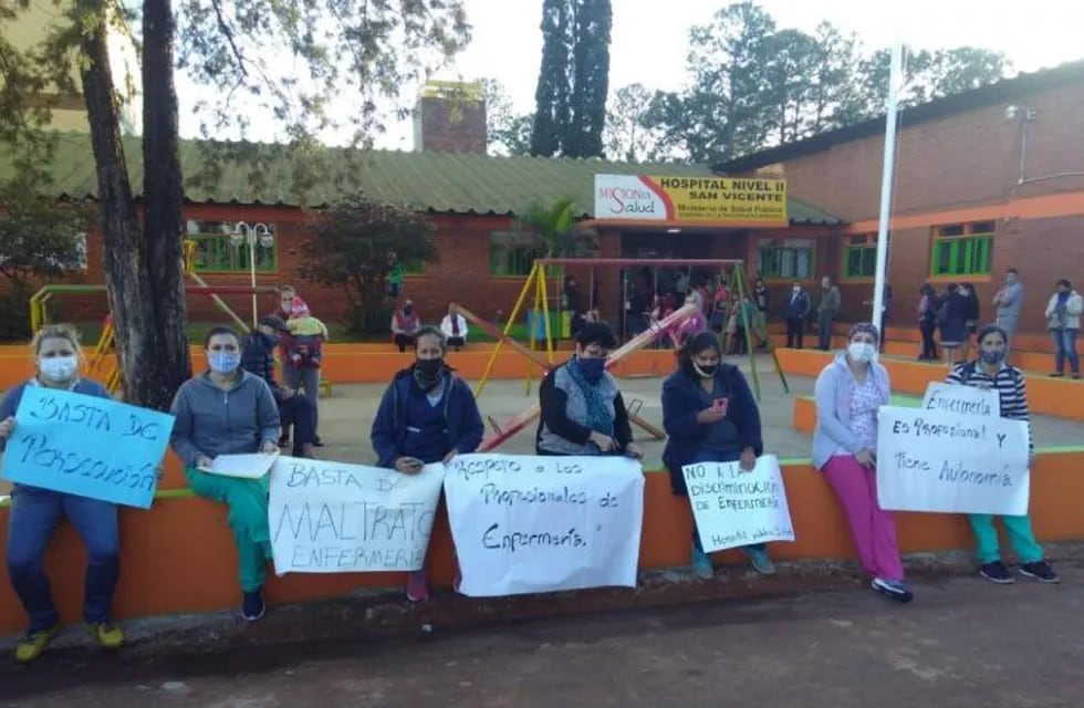 Empleados del casino se manifestaron frente a la municipalidad de Eldorado