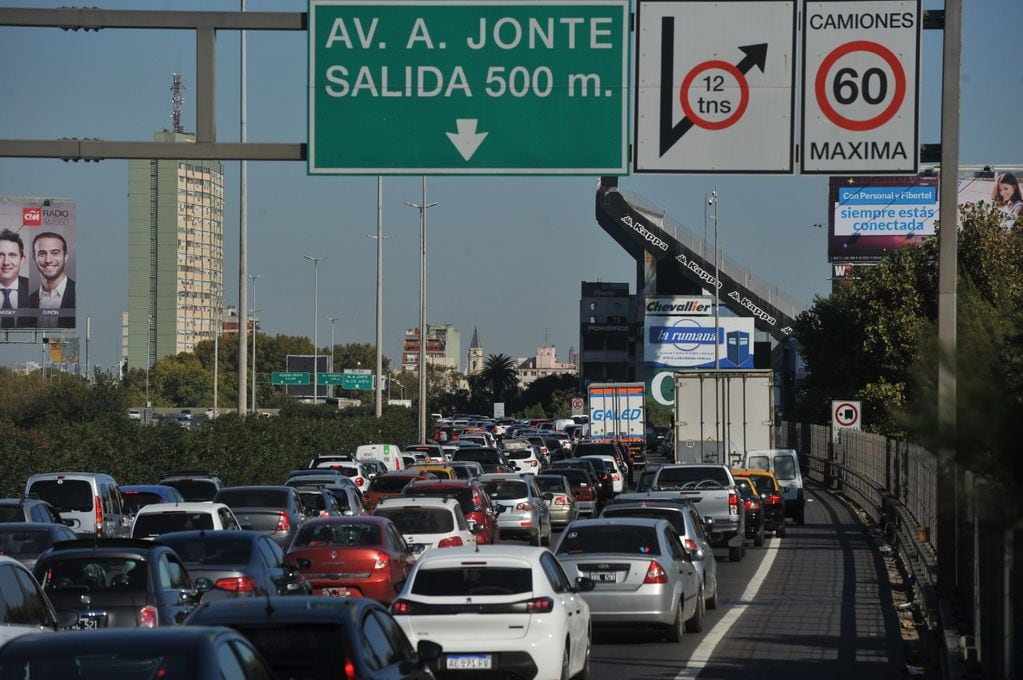 Demoras de tránsito (Foto: Clarín)