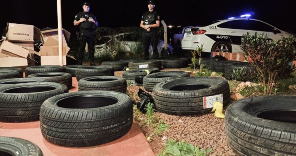 Secuestran contrabando de neumáticos en Eldorado.