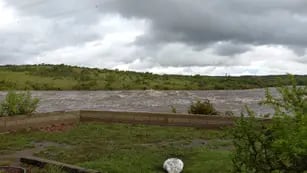 El río Quillinzo provocó daños en cabañas y viviendas.
