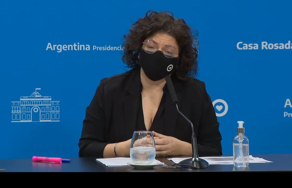 Carla Vizzotti se refirió a que todavía no hay confirmaciones de que la Ómicron sea una enfermedad "más grave o más letal". 