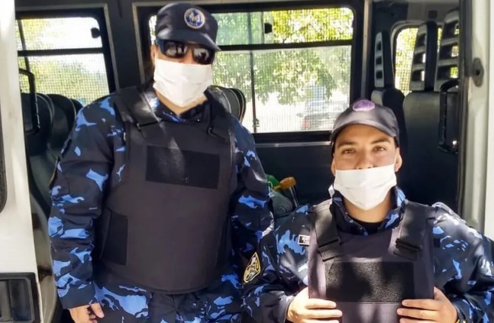 Las agentes Claudia Carrizo y Luciana Martín se convirtieron en las primeras mujeres en formar parte de la División Canes y Montada/SI San Juan