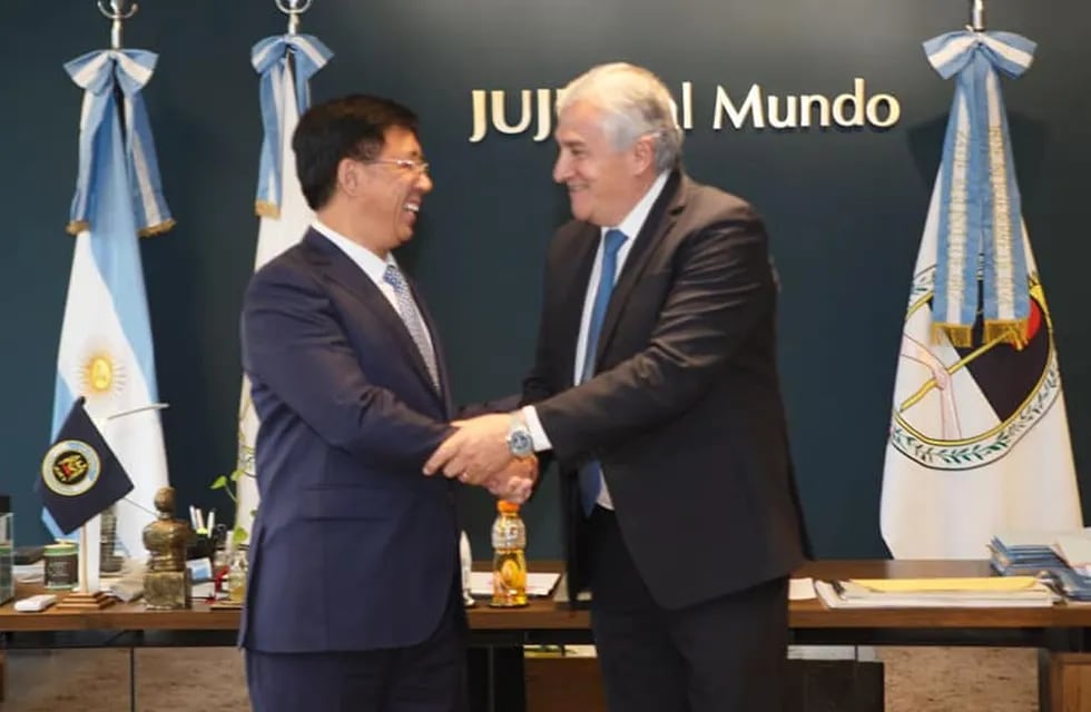 El gobernador Gerardo Morales recibió al CEO de la empresa china Gotion High Tech, Li Zhen. La firma fabricará en Jujuy celdas de litio para exportación.
