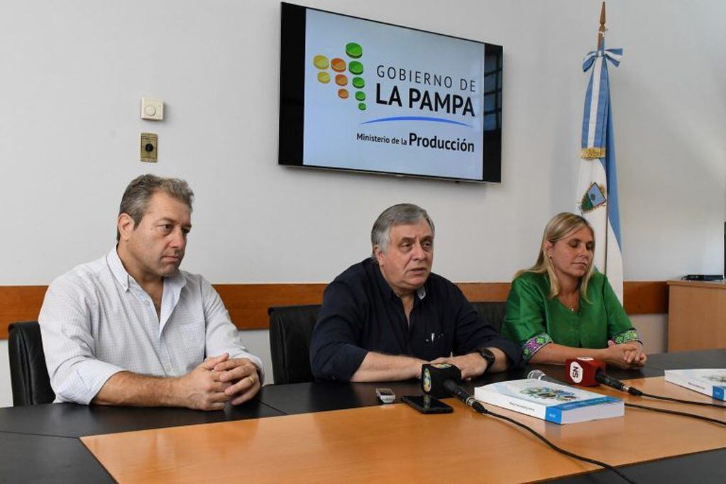 Fernández, Moralejo y Biasotti en la presentación (Gobierno de La Pampa)
