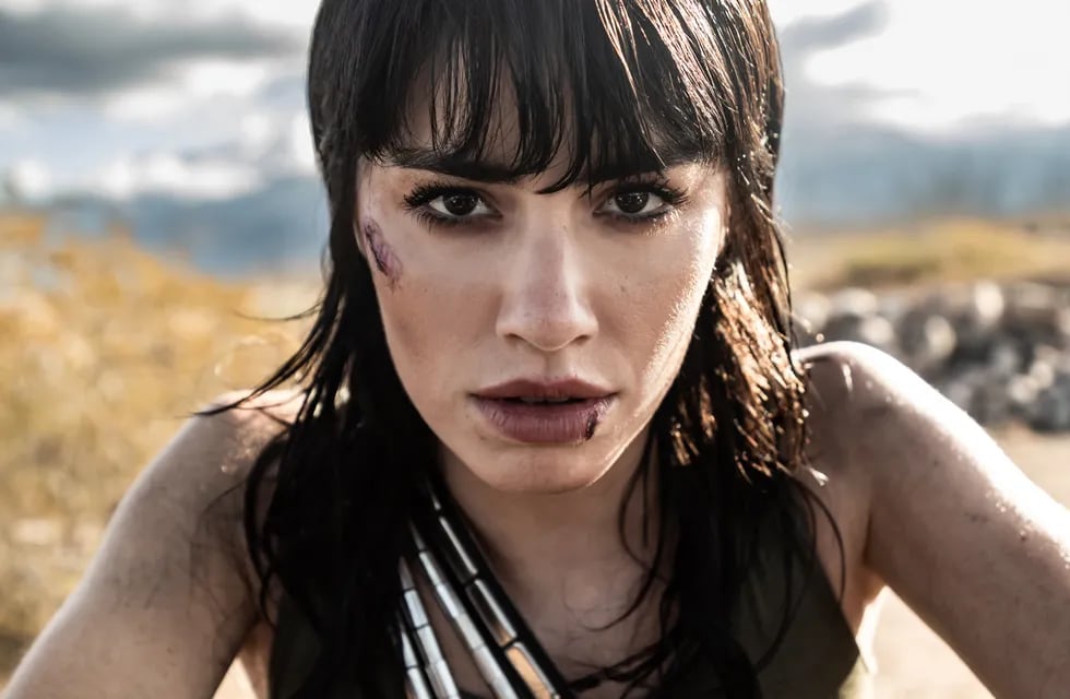 Lali Espósito, retratada en el clip apocalíptico de "2 son 3". (Sony Music/ Guido Adler)
