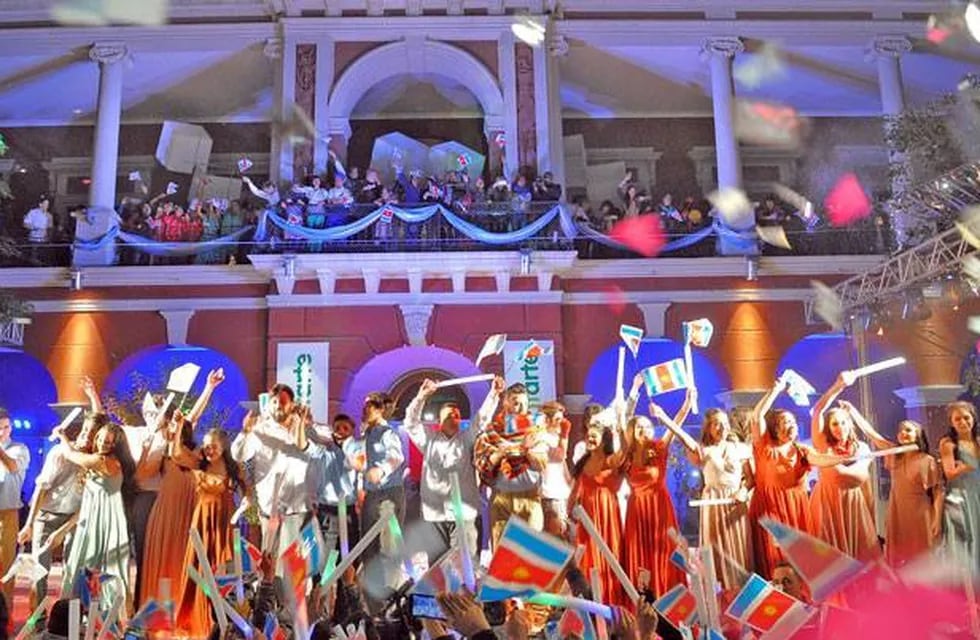 La alegría dominó la celebración por un nuevo aniversario de la fundación de Santiago del Estero.