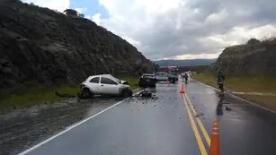 Dos muertos en un siniestro vial en Altas Cumbres. (@alejandropozo)