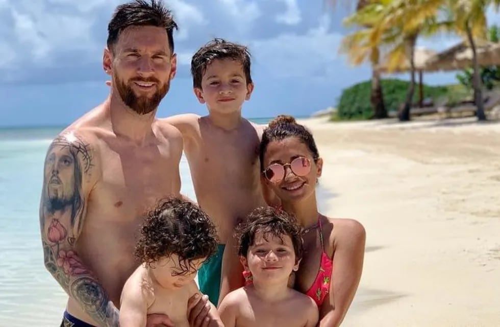 Lionel Messi y Antonela Roccuzzo de vacaciones junto a sus hijos. (@antonelaroccuzzo)