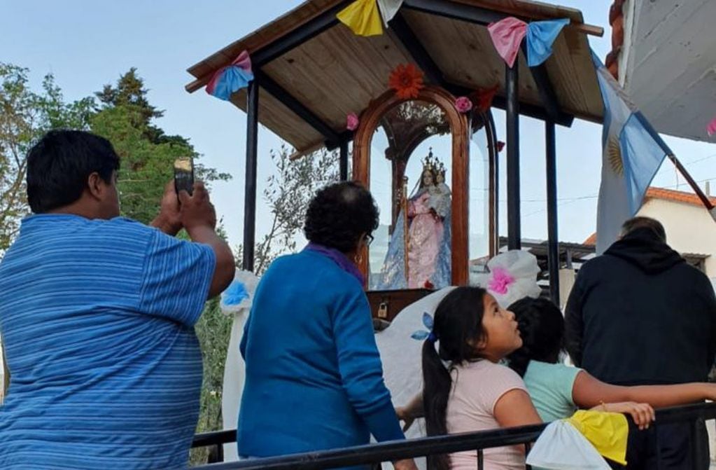 De generación en generación, el traspaso de la fe y la devoción a la Virgen del Rosario de Río Blanco y Paypapa.