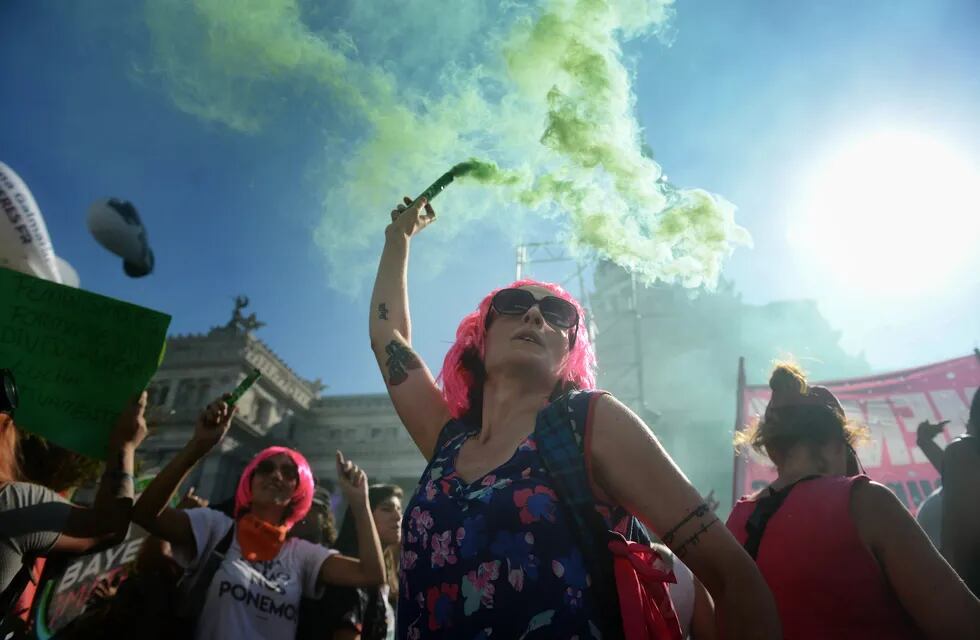 Marcha por el día internacional de la mujer en la ciudad de Buenos Aires
Mujeres de distintas edades marchan en reclamo . ( CLARIN)