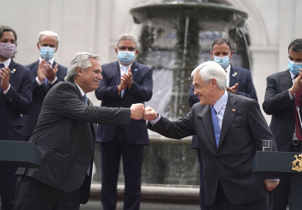 El presidente Alberto Fernández aterrizó hoy en Chile para iniciar una visita de Estado de dos días, donde se reunirá con su par trasandino, Sebastián Piñera.