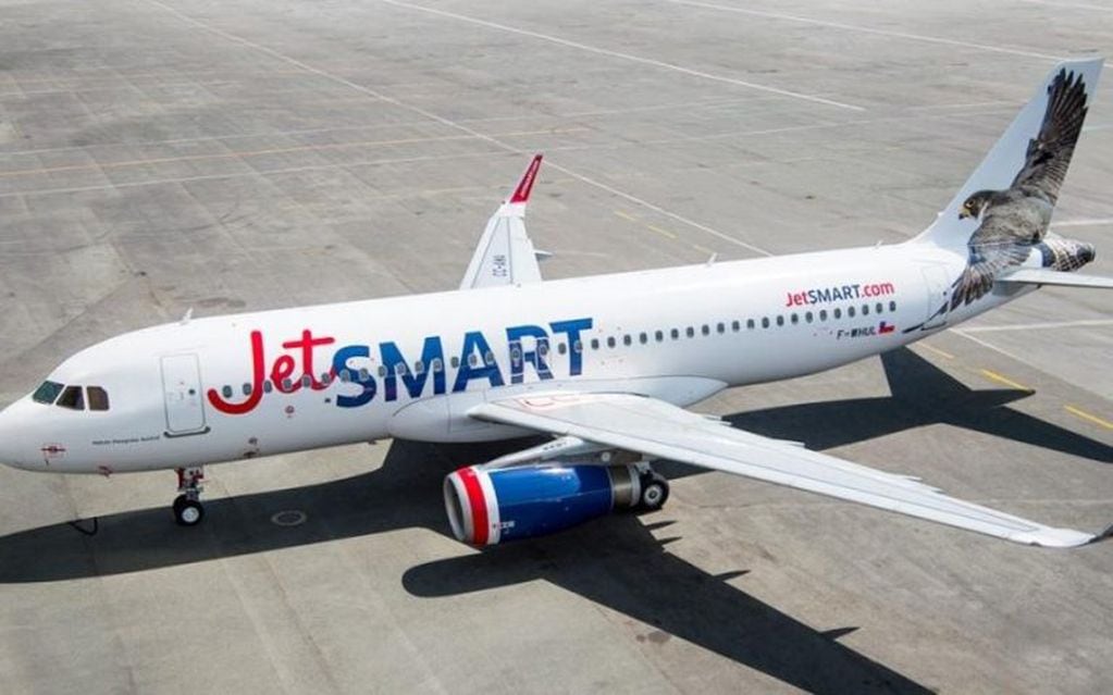 JetSmart es otra de las aerolíneas low cost instaladas en nuestro país que anticipa modificaciones en sus rutas.