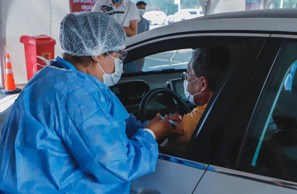 Al personal de salud privada le colocarán la tercera dosis en el Autovac del Hiper Libertad