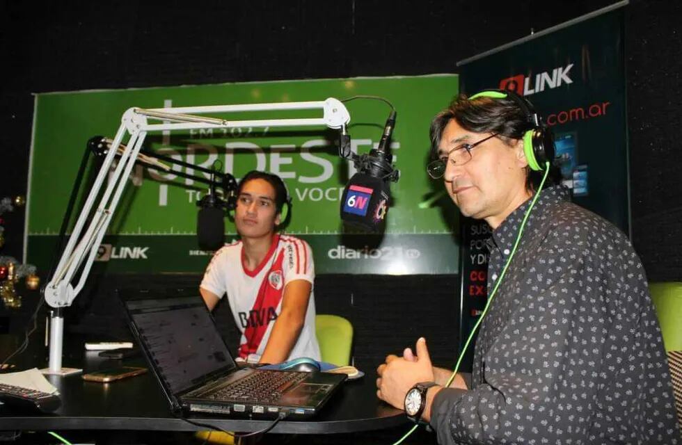 A la derecha, Julio Sosa, periodista y locutor de Barranqueras.