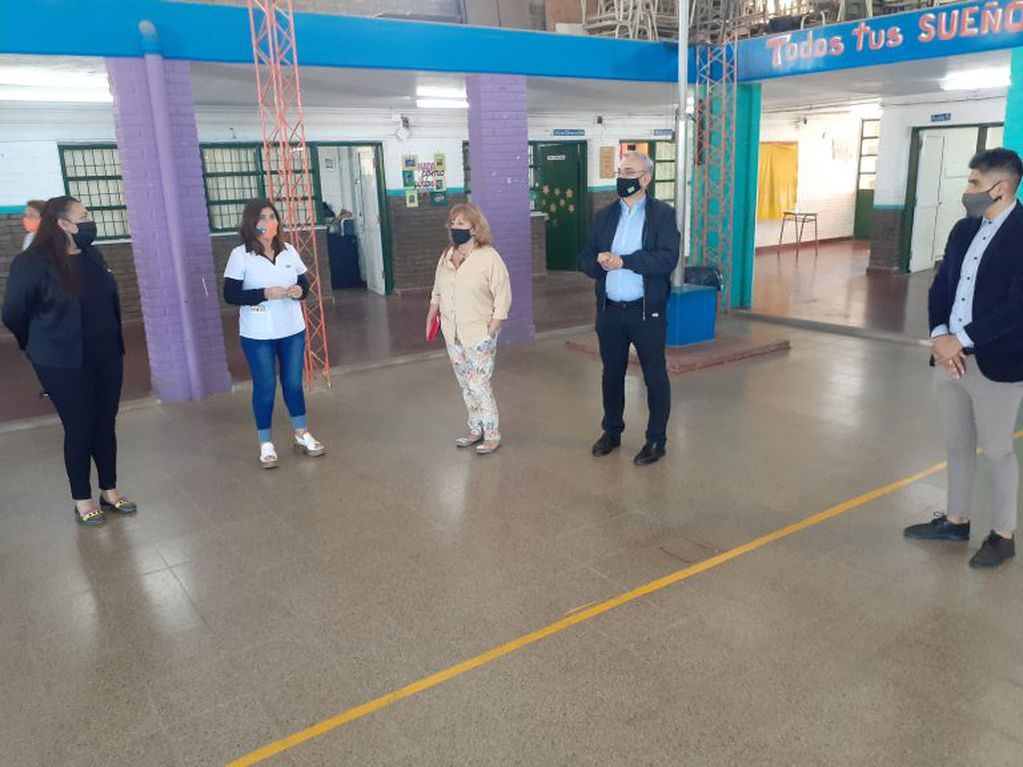 Alcides Calvo y Rosario Cristiani recorrieron escuelas del departamento Castellanos