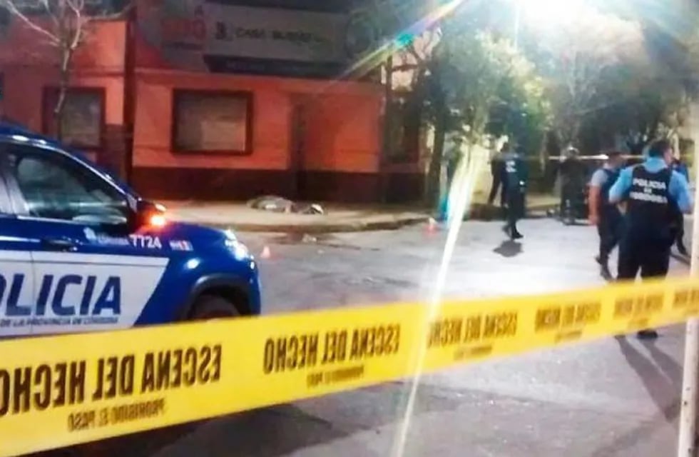 El conductor del auto se dio a la fuga luego de atropellar y matar a un motociclista en Río Cuarto.